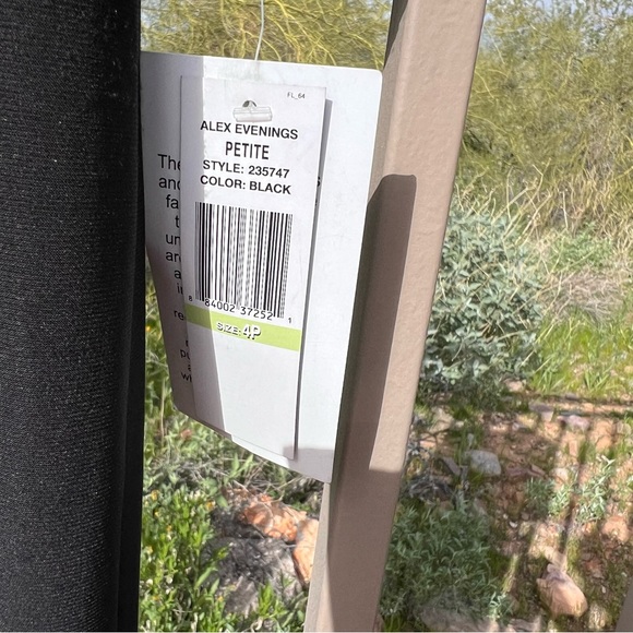 Alex Evenings NWT Women’s Petite Dress Size 4P Color Black Zipper Back - Picture 3 of 11